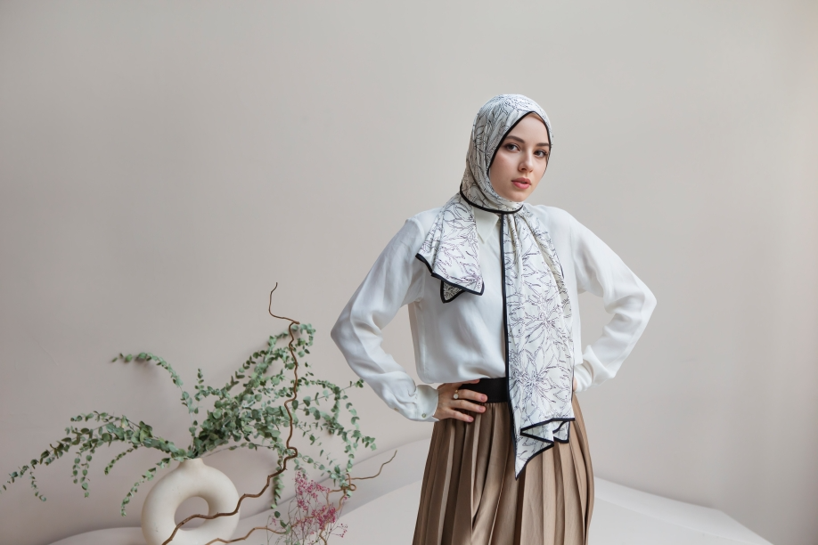 Loose-Fit Tops for Daily Wear