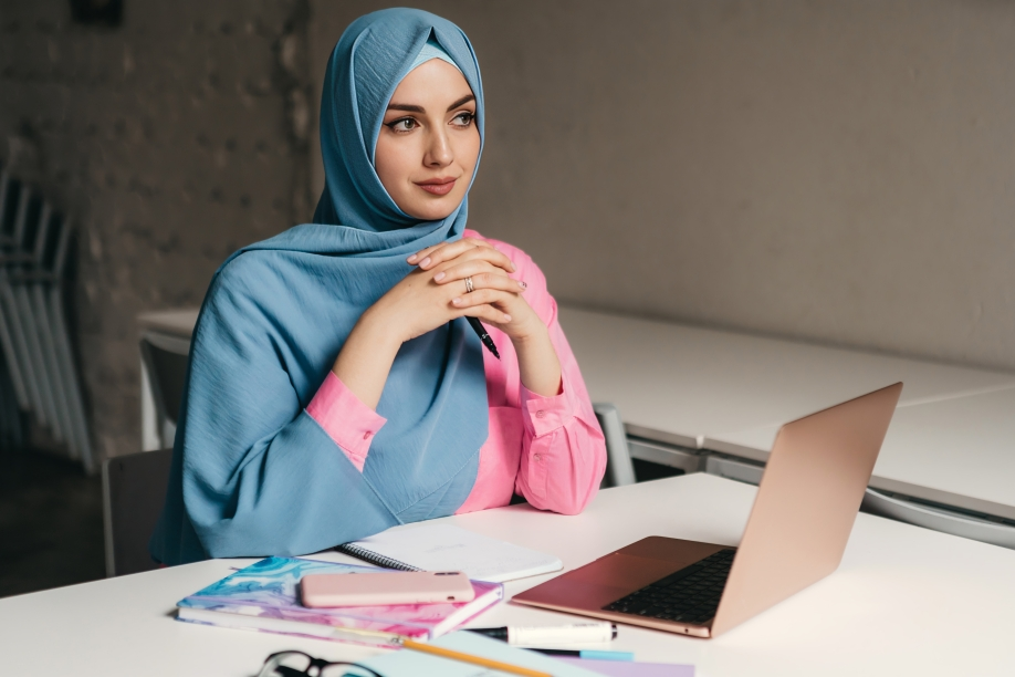 Sleek Hijab Looks for the Office